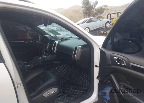 2013 Porsche Cayenne Diesel z USA, uszkodzony, nr VIN WP1AF2A24DLA23802